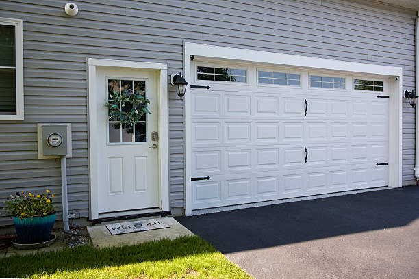 24/7 Emergency Garage Door Panel Replacement experts in Edgewood, OH